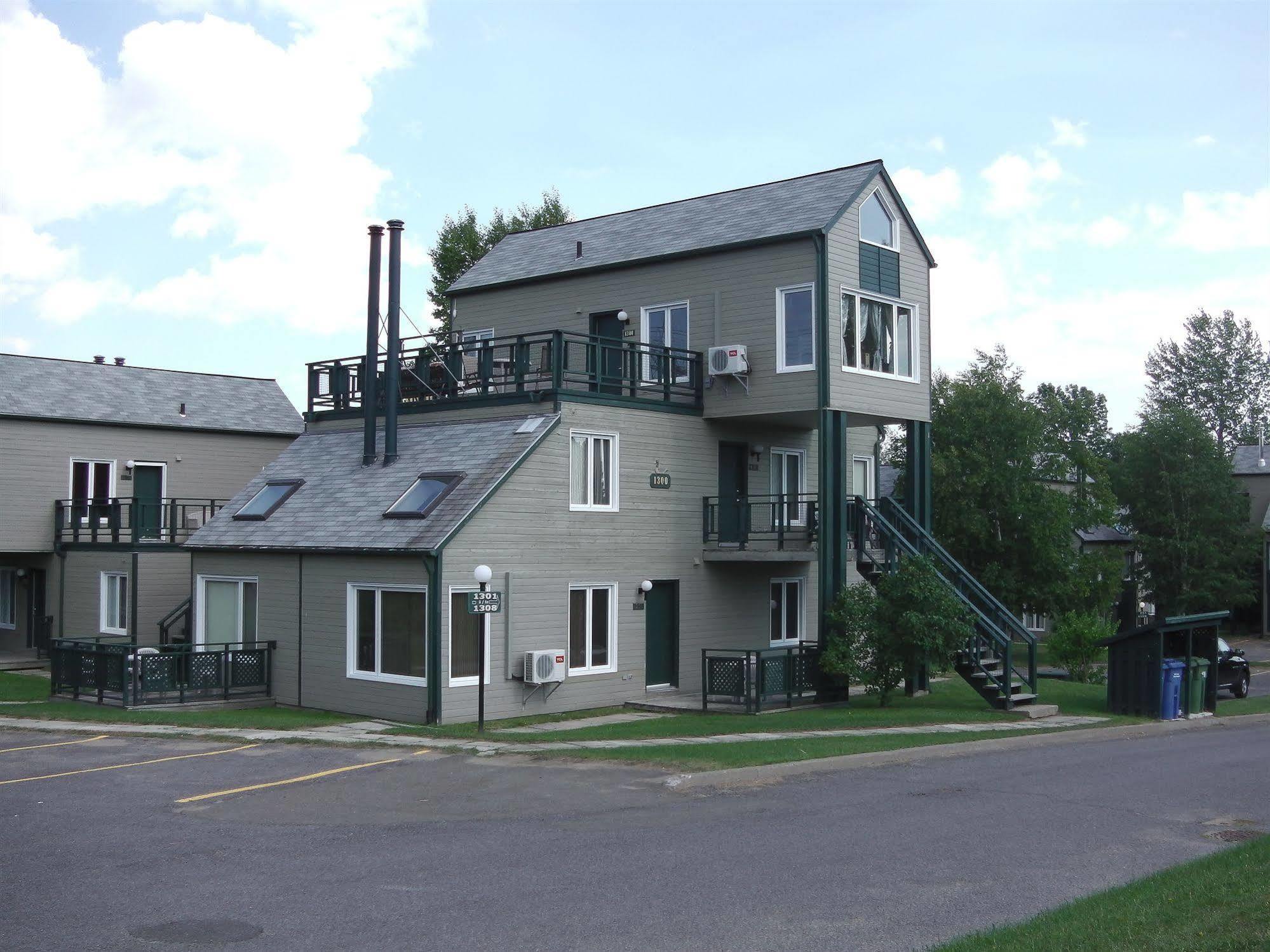 Holiday Villa Resorts At Mont Ste Anne بيوبره المظهر الخارجي الصورة