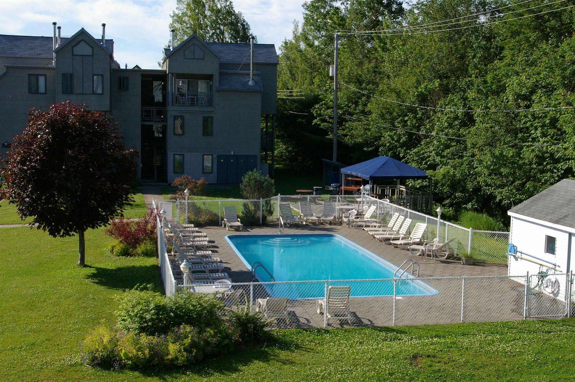 Holiday Villa Resorts At Mont Ste Anne بيوبره المظهر الخارجي الصورة